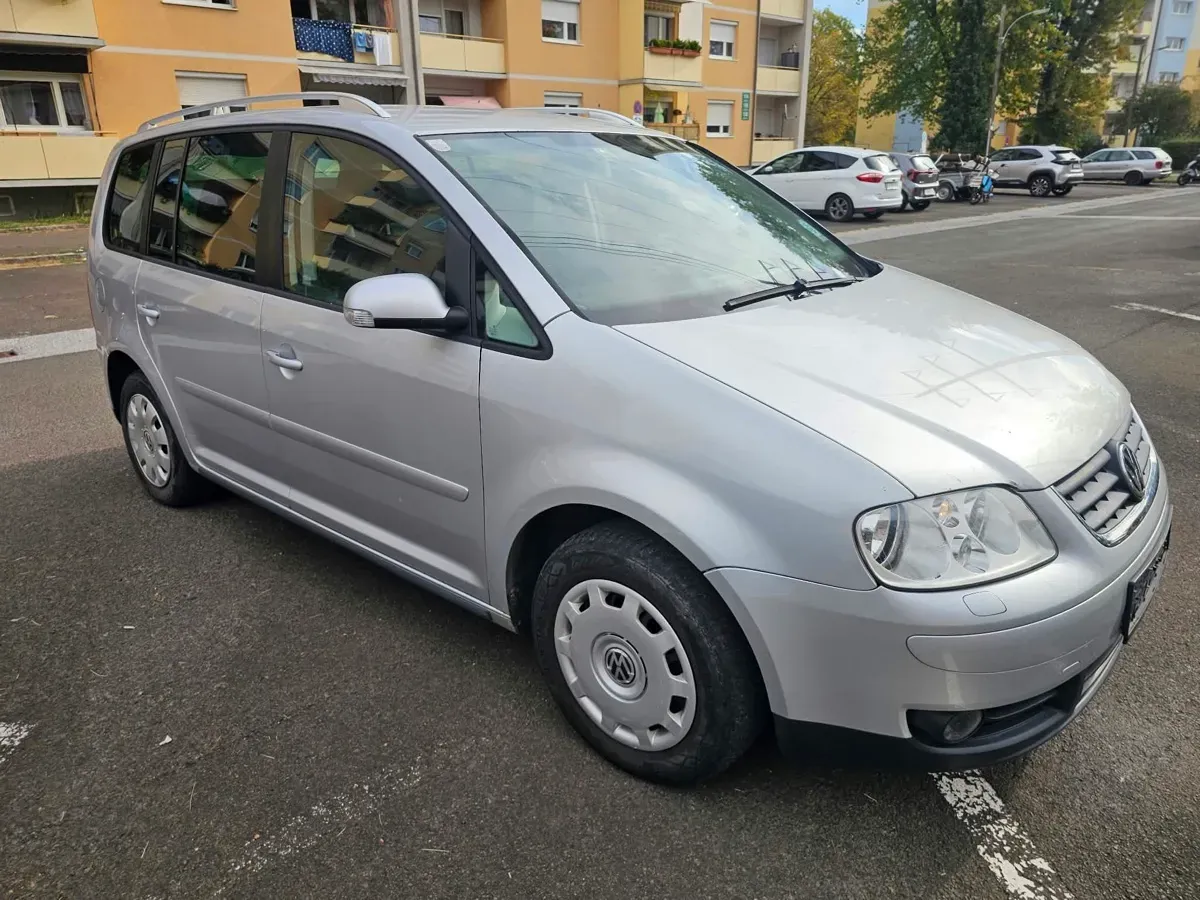 Volkswagen Touran 2005 photo 2