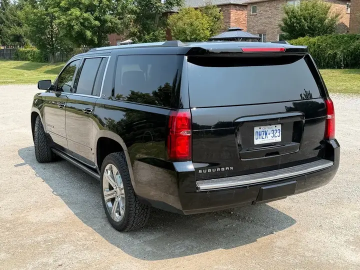 Chevrolet Suburban 2016 photo 4
