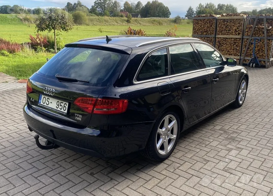 Audi A4 2010 photo 5