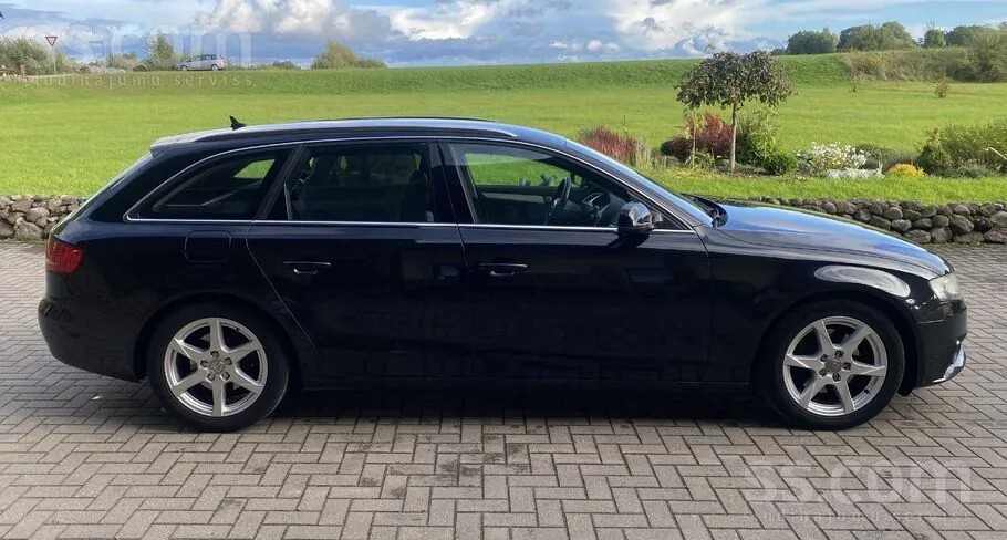 Audi A4 2010 photo 4