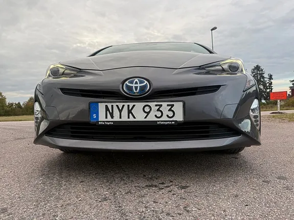 Toyota Prius 2017 photo 2