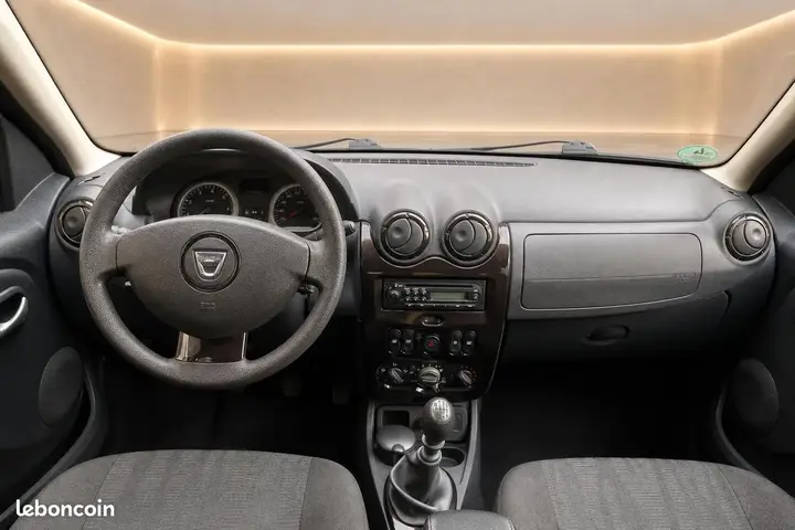 Dacia Duster 2010 photo 4