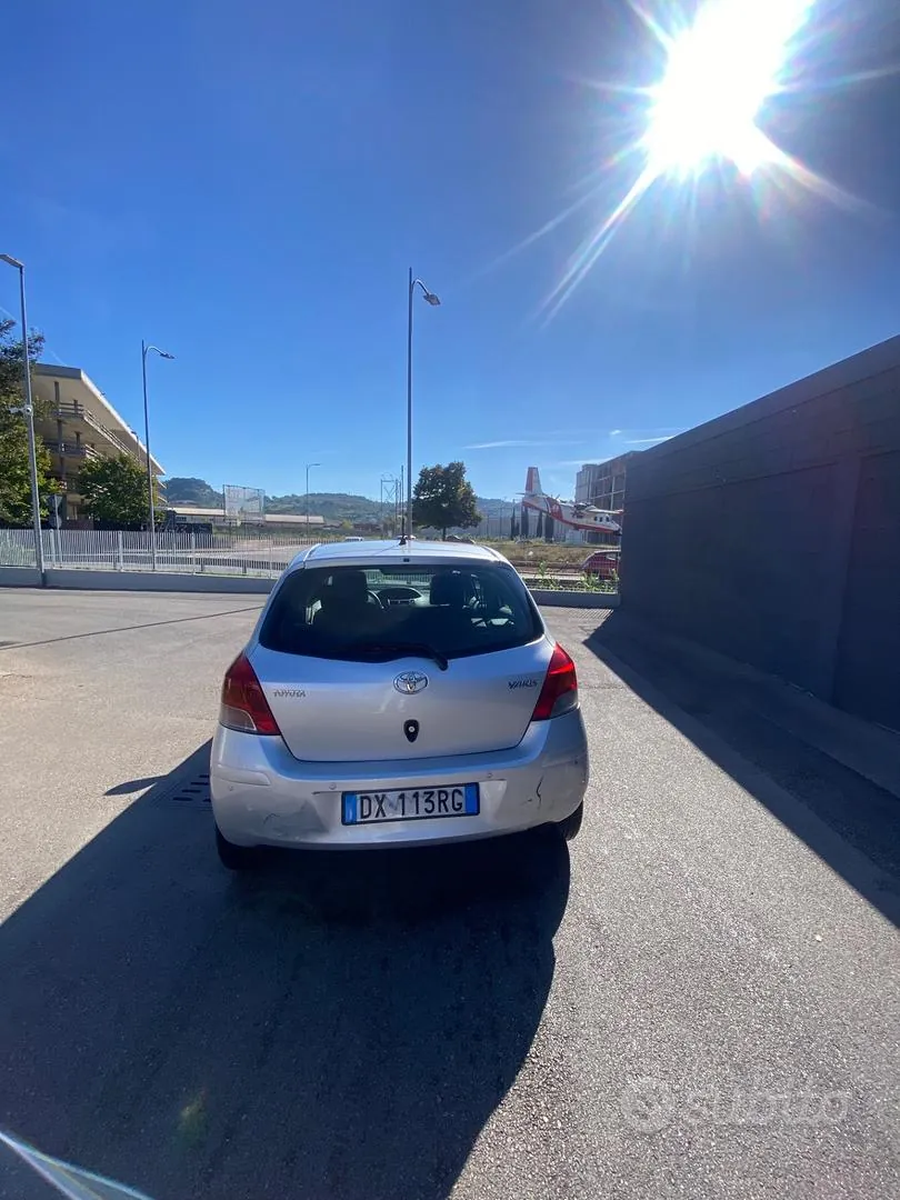 Toyota Yaris 2010 photo 4