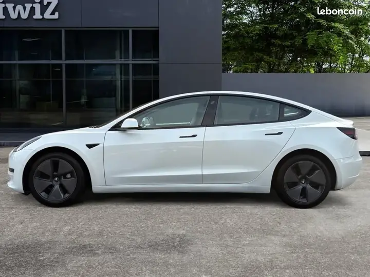Tesla Model 3 2021 photo 2