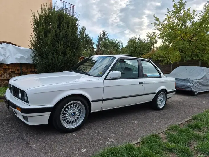 BMW E30