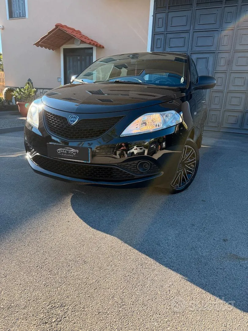 Lancia Ypsilon