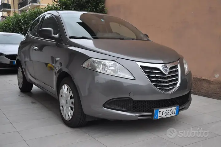 Lancia Ypsilon 2014 photo 2
