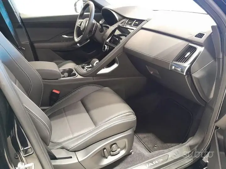 Jaguar E-Pace 2023 photo 3