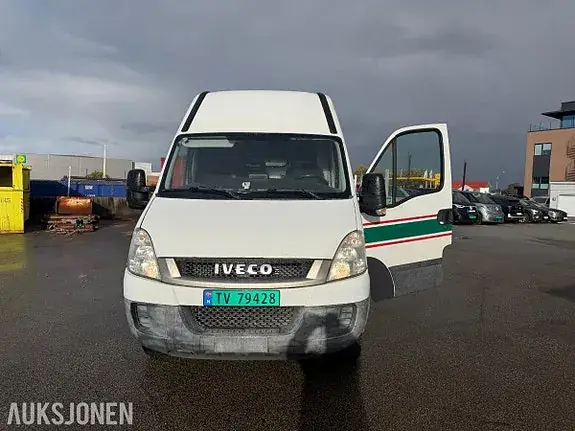 Iveco Daily 2010 photo 2