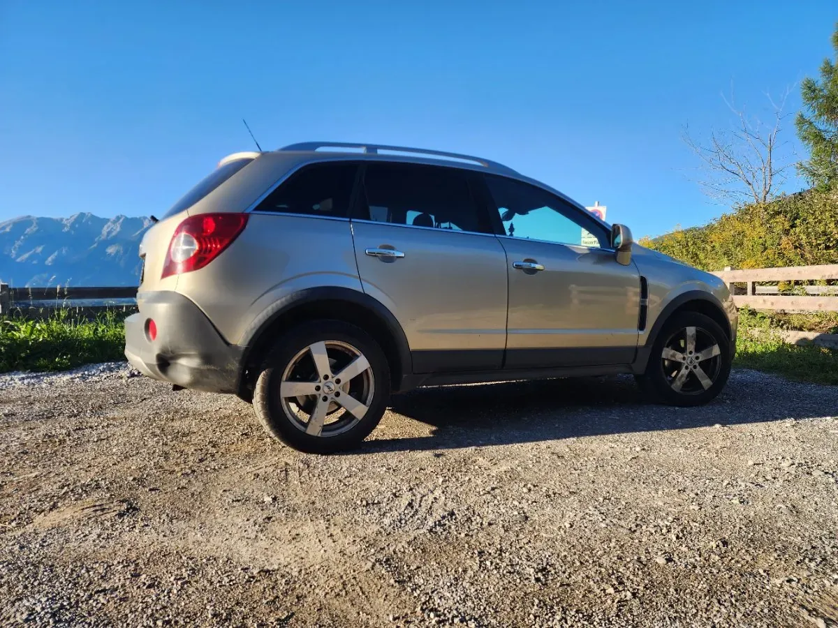 Opel Antara 2010 photo 2
