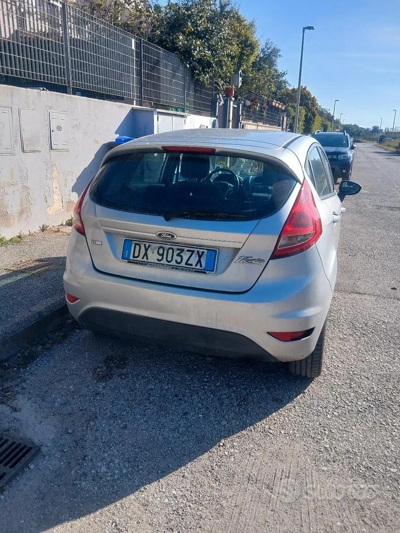Ford Fiesta 2009 photo 2