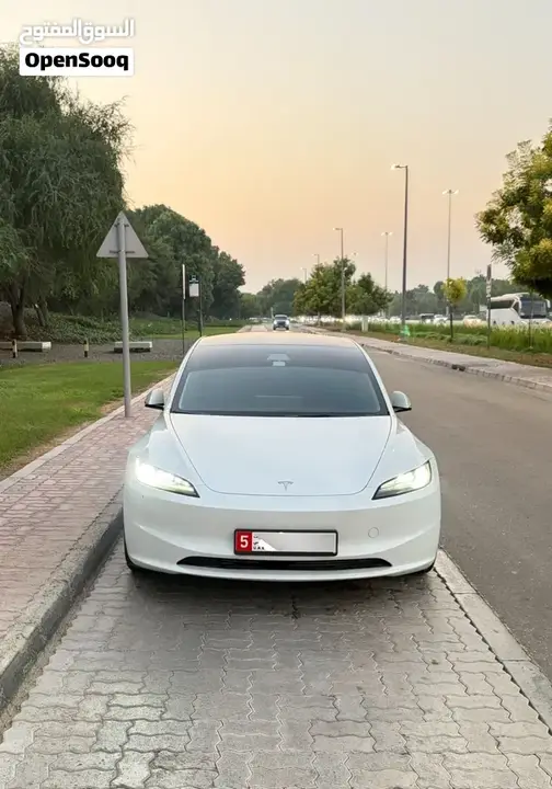 Tesla Model 3 2024 photo 2