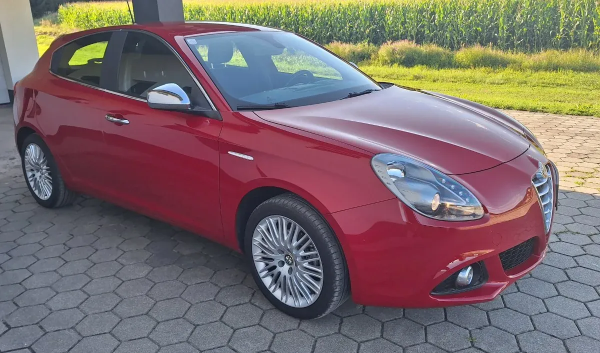 Alfa Romeo Giulietta 2015 photo 2
