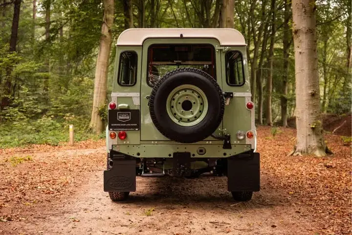 Land Rover Defender 2012 photo 3