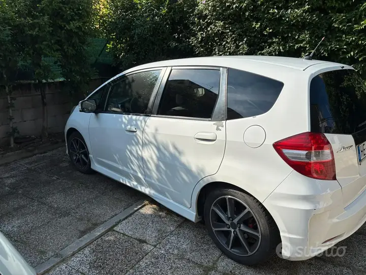 Honda Jazz 2012 photo 2