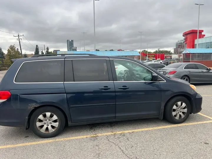 Honda Odyssey 2009 photo 4