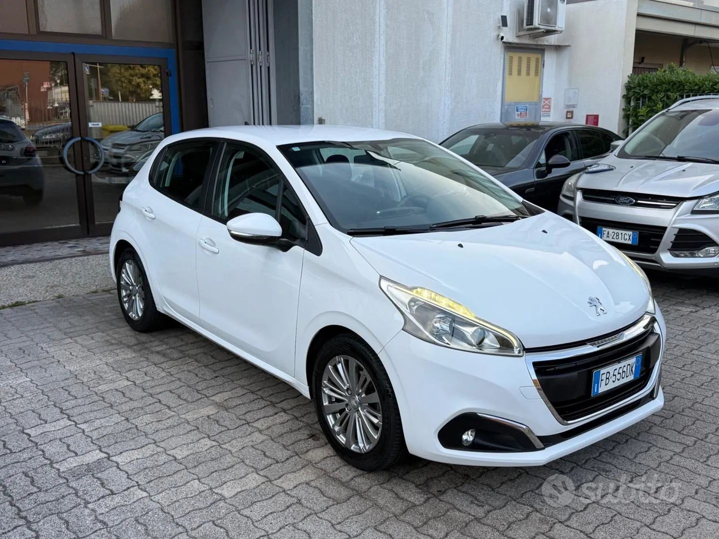 Peugeot 208 2015 photo 5