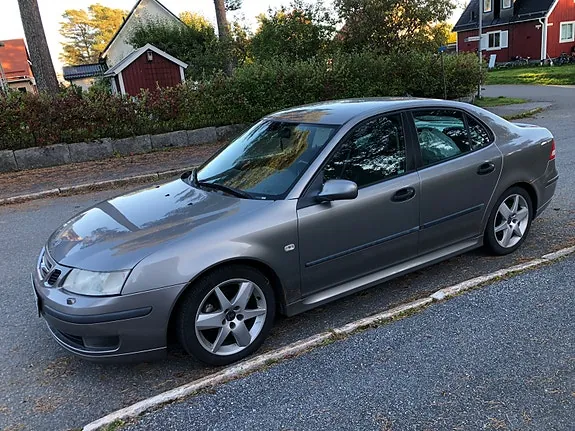 Saab 9-3 2005 photo 2