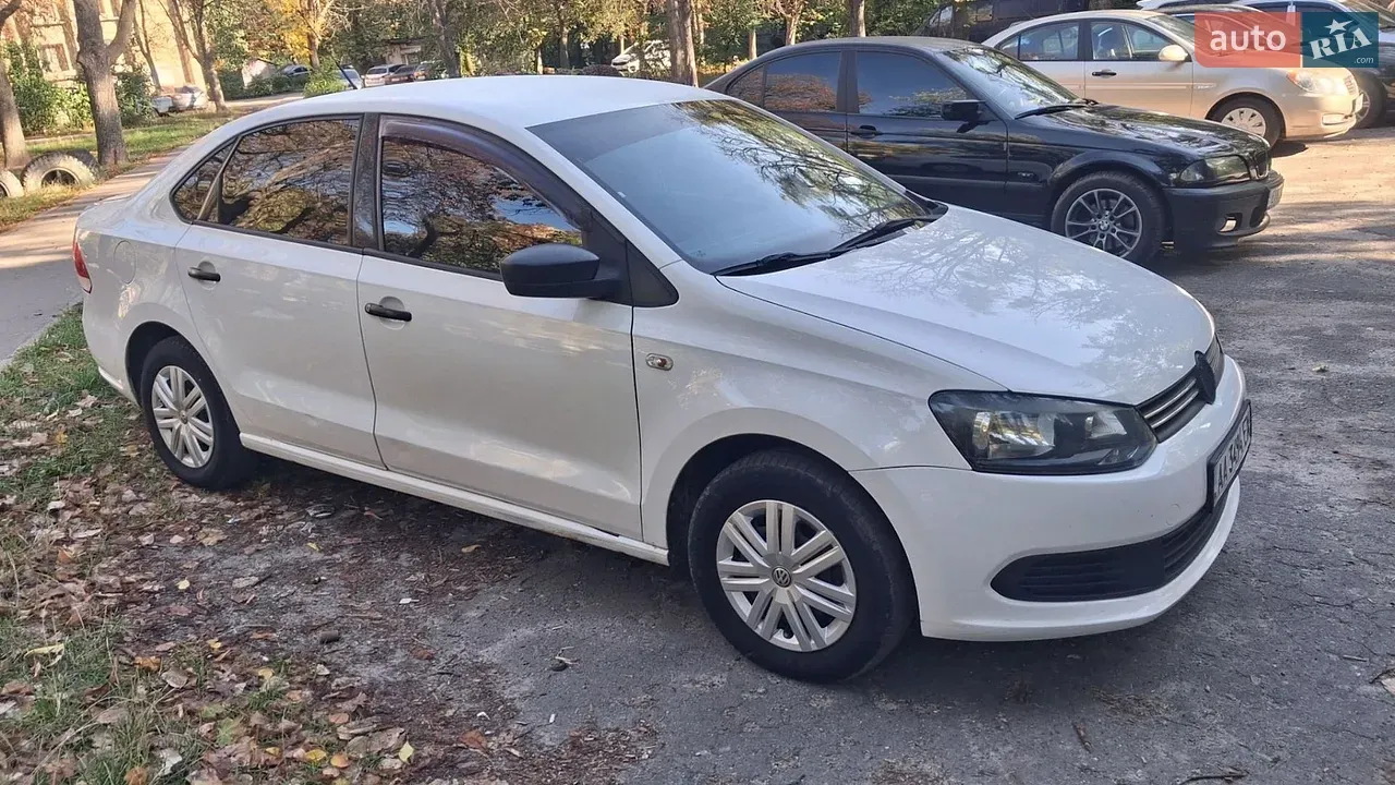 Volkswagen Polo 2012 photo 2