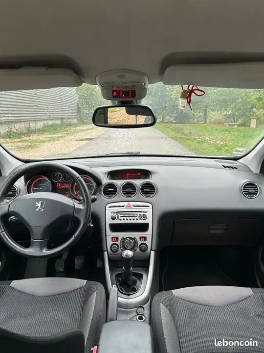 Peugeot 308 2010 photo 3
