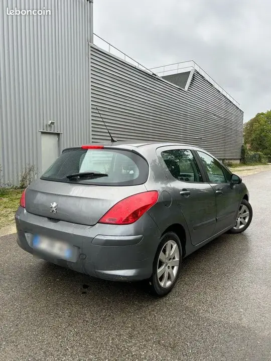Peugeot 308 2010 photo 2