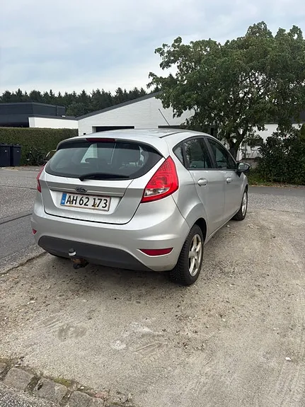 Ford Fiesta 2010 photo 3