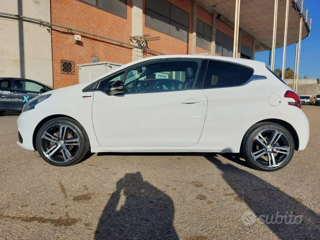 Peugeot 208 2017 photo 2