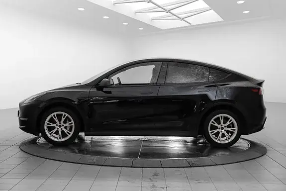 Tesla Model Y 2023 photo 2