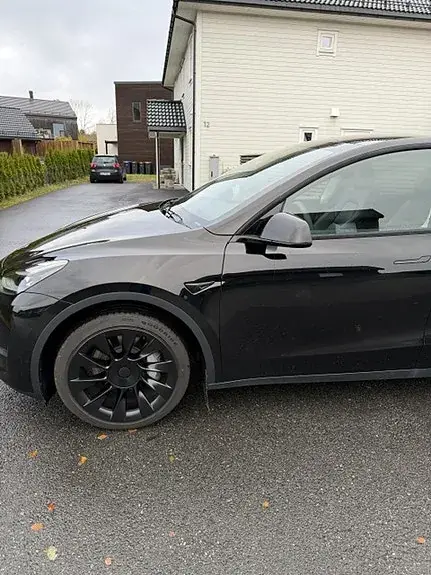 Tesla Model Y 2023 photo 4
