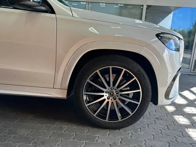 Mercedes-Benz Gls 2025 photo 4
