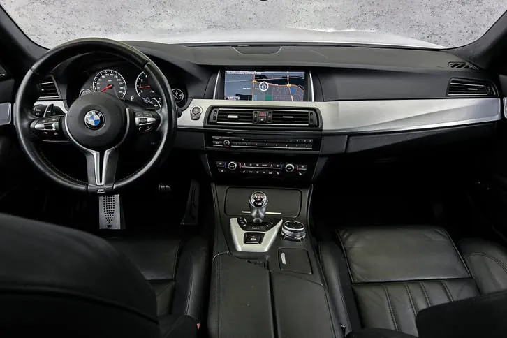 BMW 5 Series 2016 photo 2
