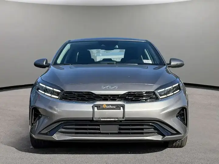 Kia Forte 2023 photo 2