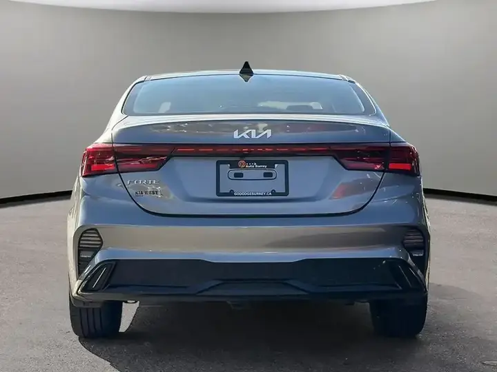 Kia Forte 2023 photo 5