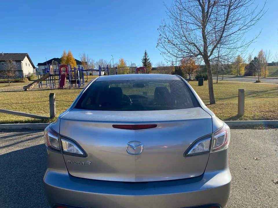 Mazda 3 2011 photo 3