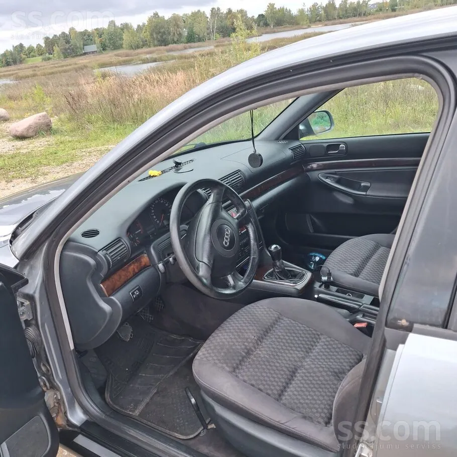 Audi A4 1999 photo 4