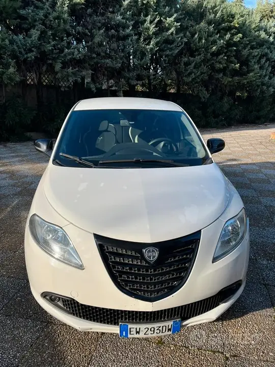 Lancia Ypsilon 2014 photo 2