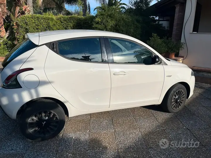 Lancia Ypsilon 2014 photo 3
