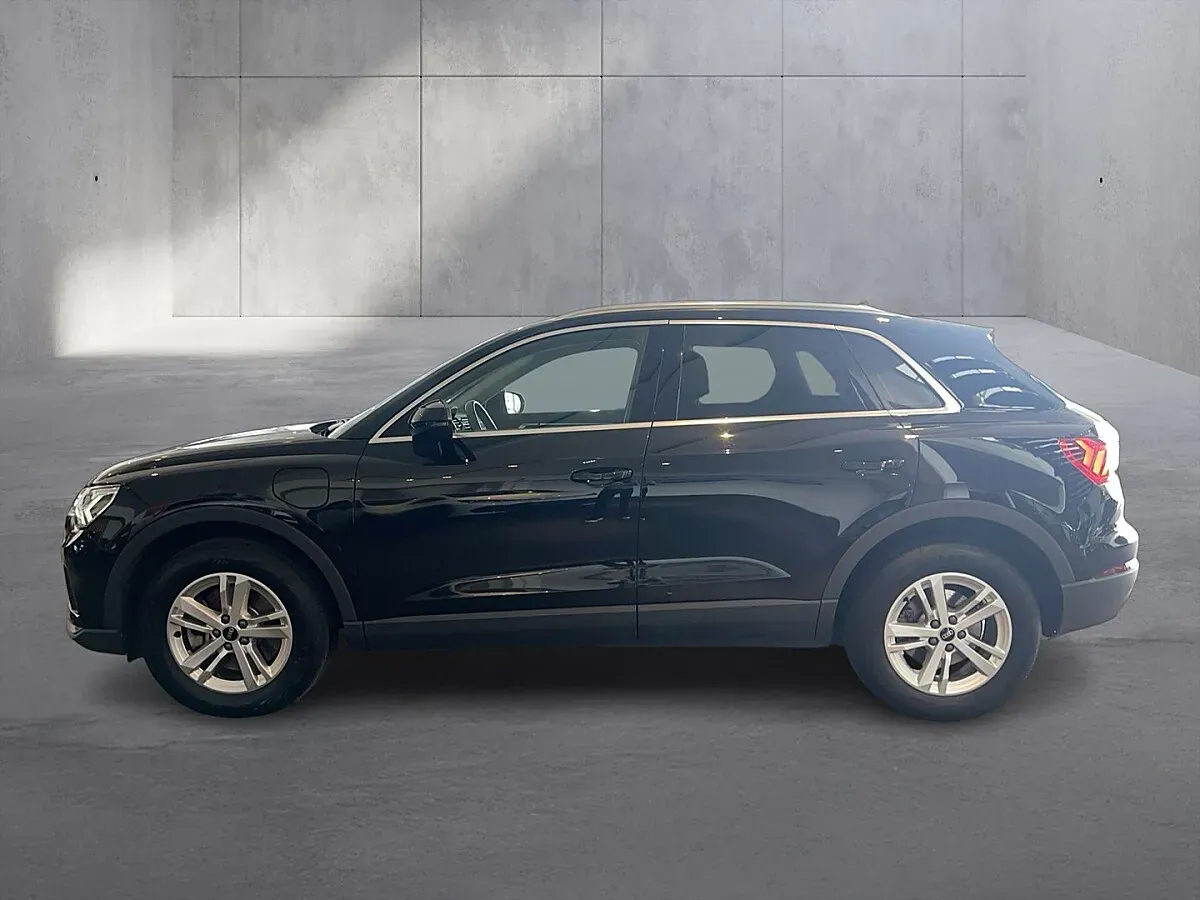 Audi Q3 2022 photo 2