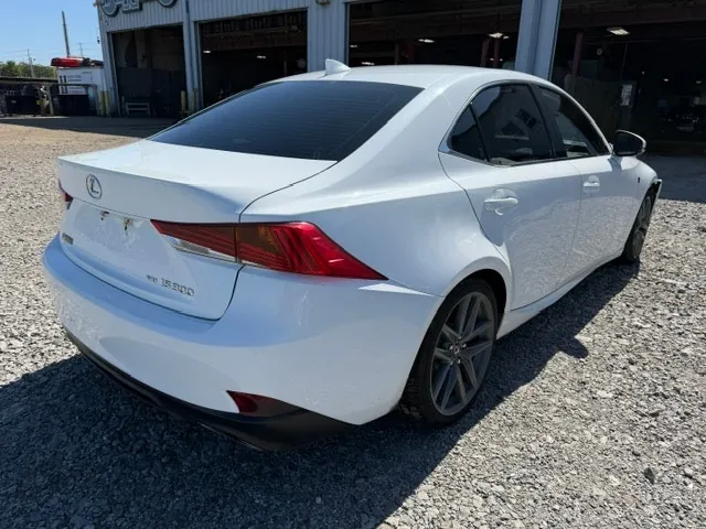 Lexus Is 300 2017 photo 3