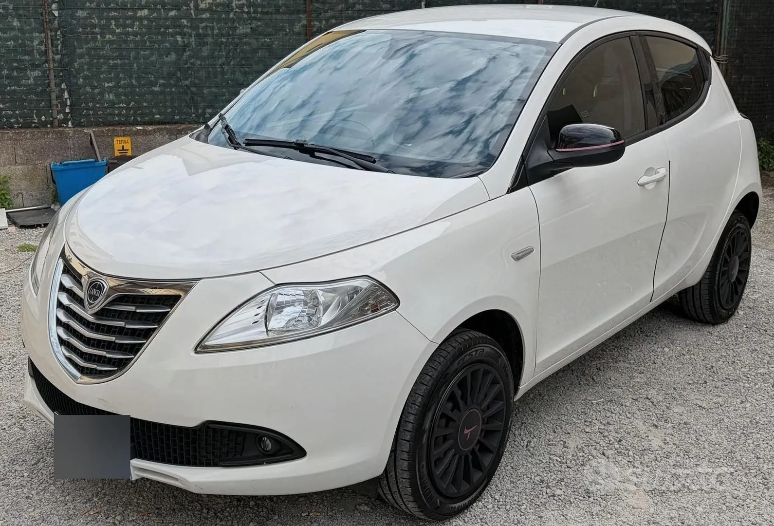 Lancia Ypsilon 2014 photo 2