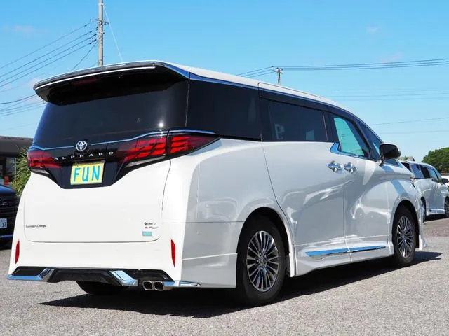 Toyota Alphard 2024 photo 5