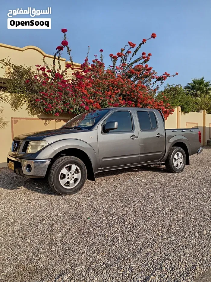 Nissan Navara 2012 photo 2