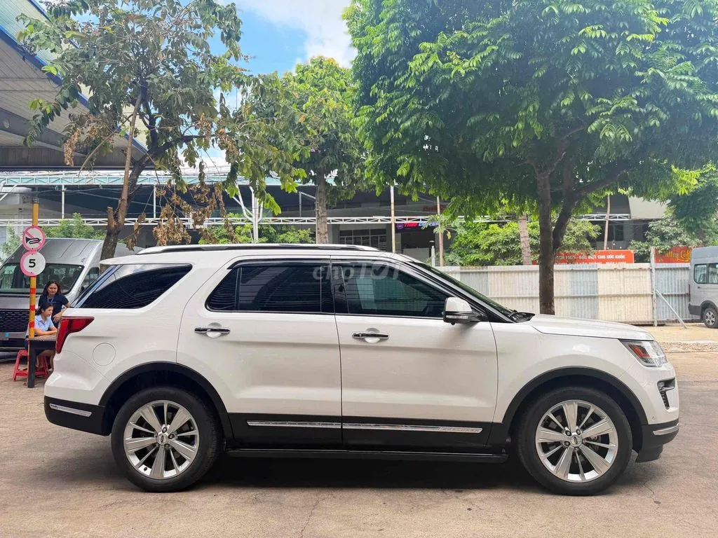 Ford Explorer 2020 photo 3