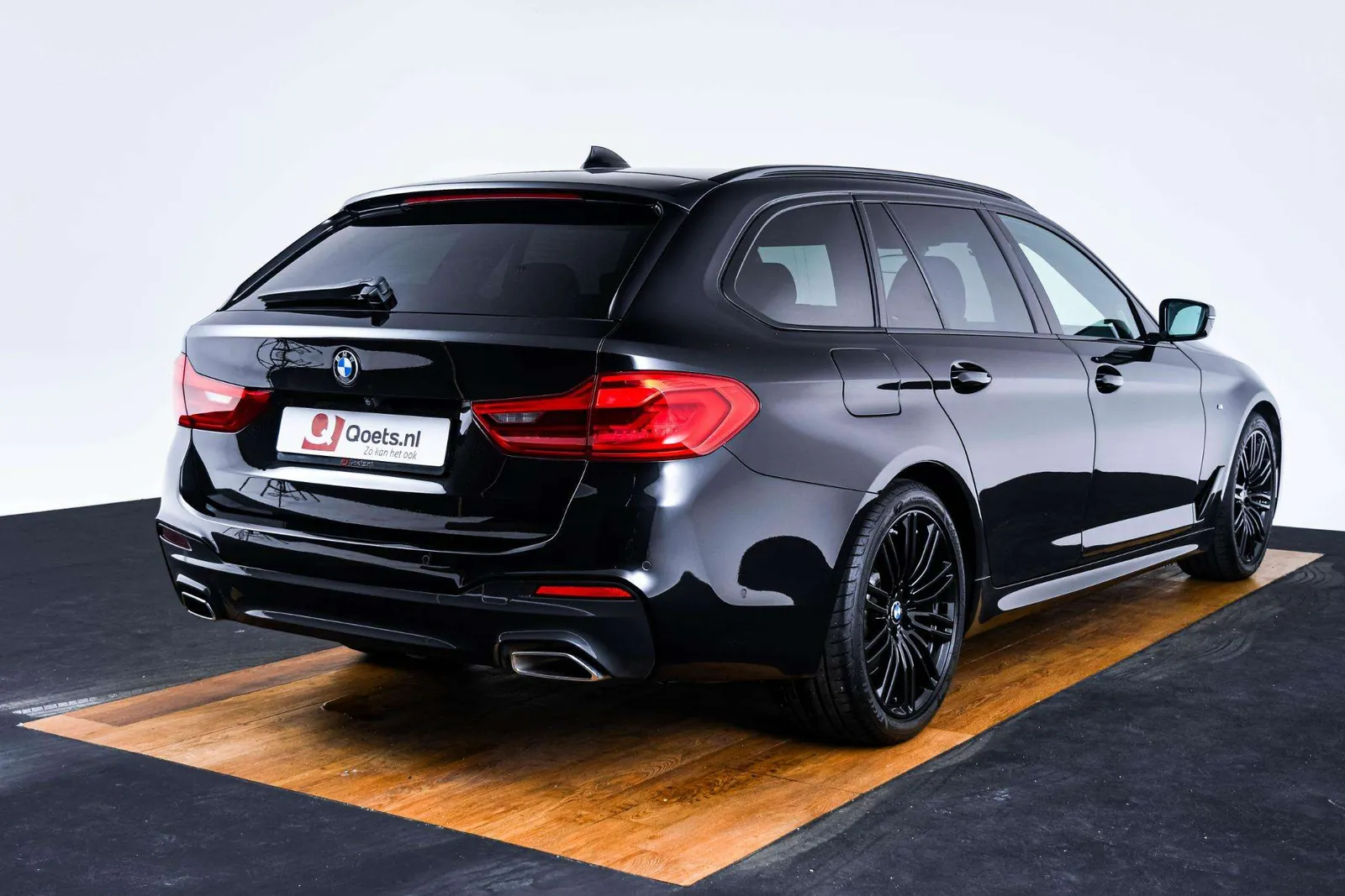 BMW 5 Series Touring 2019 photo 2