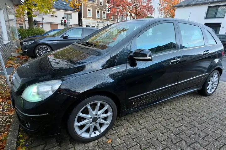 Mercedes-Benz B180