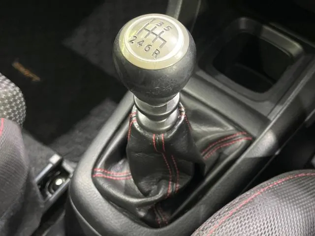 Suzuki Swift 2013 photo 3