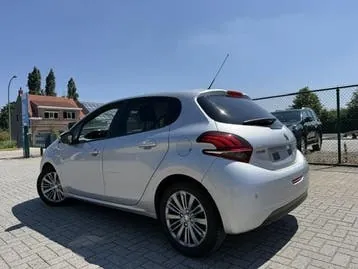 Peugeot 208 2016 photo 3