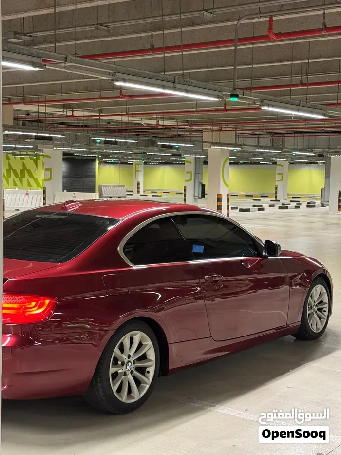 BMW 3 Series 2011 photo 2
