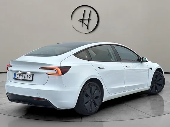Tesla Model 3 2024 photo 4