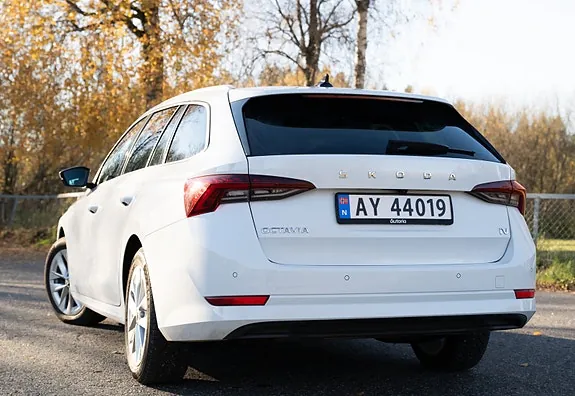 Skoda Octavia 2021 photo 3